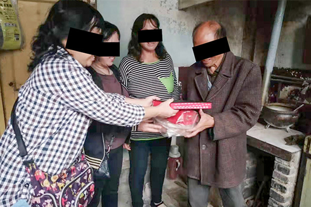 A woman handing things to another man